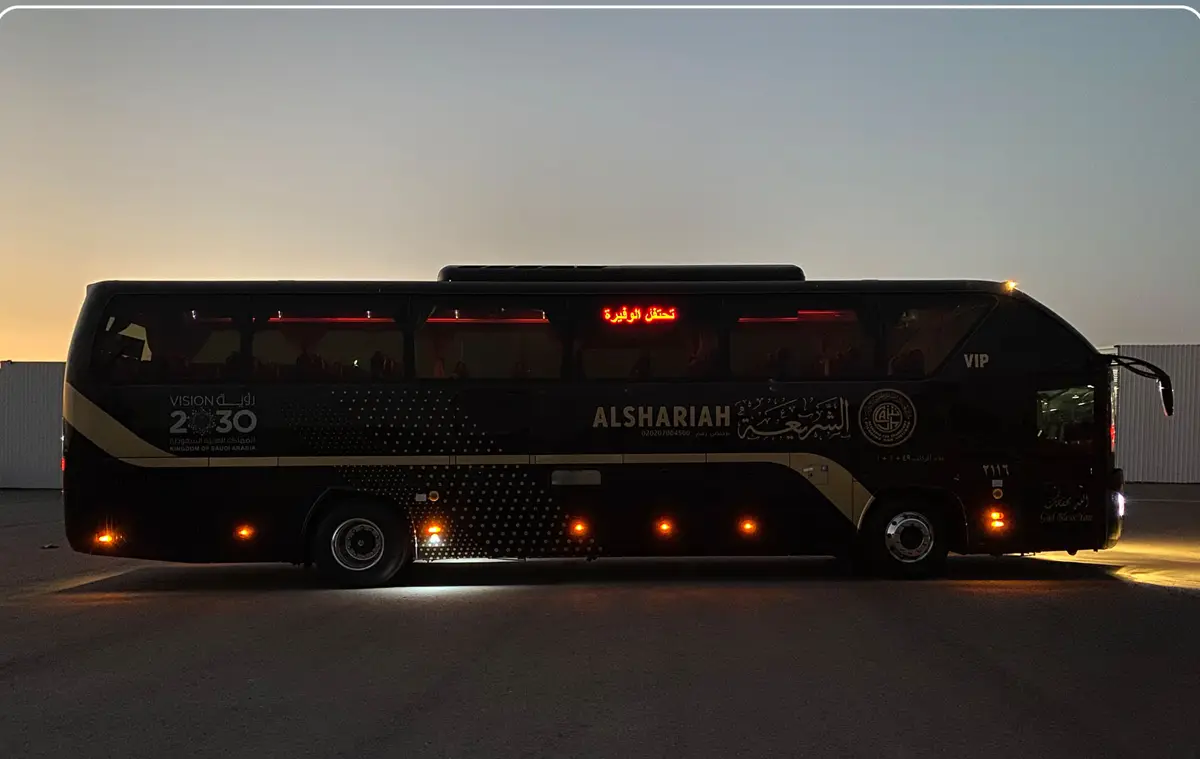 حافلة VIP 2021 بإضاءتها الليلية